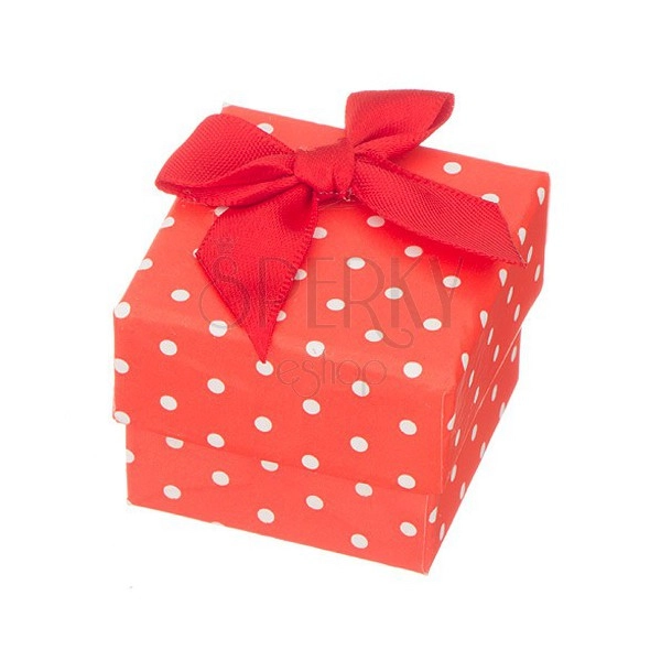 Rot-weiß-getupfte Geschenkbox für Ring mit Schleife