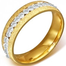 Stählerner Ring - goldener versandeter Ehering, rundliche klare Zirkone