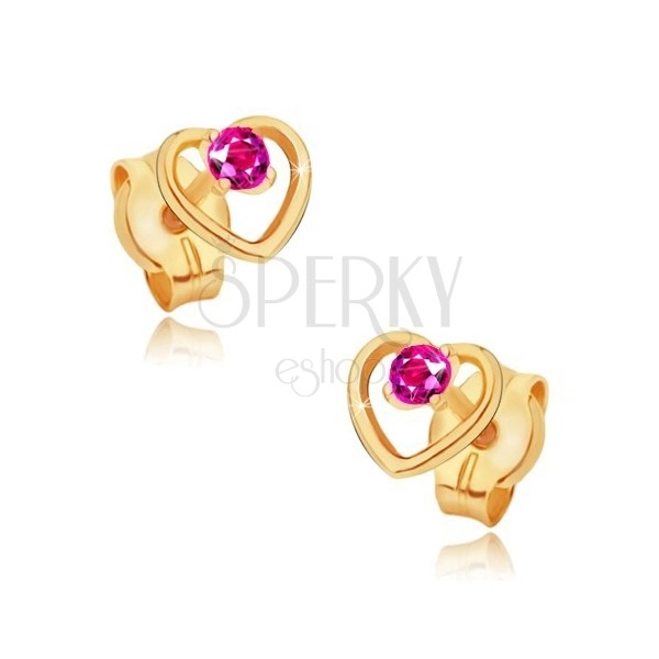 Goldene Ohrringe - Kontur eines symmetrischen Herzens, runder rosa Rubin