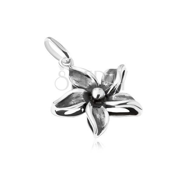 Schmückend patinierter Blumenanhänger, Silber 925