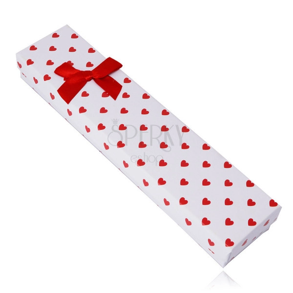 Weiße Geschenkschachtel für eine Kette oder ein Armband – rote Herzen, eine Schleife