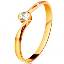 Damenring in 14K Gelbgold - klarer Diamant zwischen den gebogenen Linien