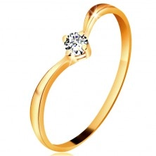 Damenring aus 585 Gelbgold - glänzende Ringschiene, glanzvoller klarer Diamant