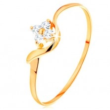 Damenring aus 14K Gelbgold - Blume aus klaren Diamanten, gewellte Ringschiene