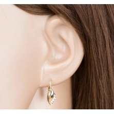 14K Gelbgold Ohrringe – glänzendes gebogenes Blatt mit einer Linie aus klaren Zirkonen