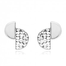 925 Silber Ohrringe, zwei Halbkreise – ein glatter und einer mit eingekerbten Grübchen