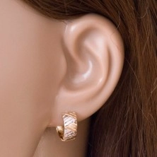 Ohrringe aus 14K Gold - zweifarbiger breiterer Kreis mit Dreiecken und Einschnitten