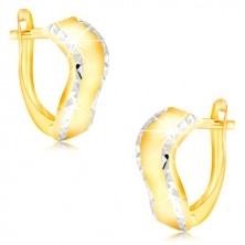 585 Gold Ohrringe - glänzender gewellter Streifen mit geschliffenen Rändern aus Weißgold