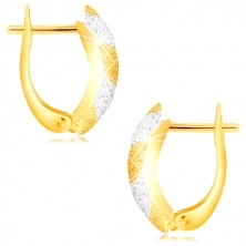Glitzernde 585 Gold Ohrringe – asymmetrischer Bogen, Streifen, sandgestrahlte Oberfläche