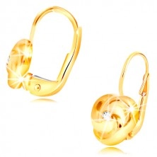 Ohrringe aus 14K Gelbgold - drei spiralförmig gedrehte Blütenblätter, runder Zirkon