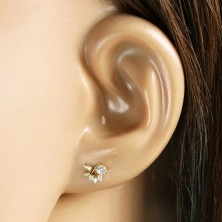 Ohrringe aus 14K Gelbgold – zwei gekreuzte Streifen, klare Zirkone