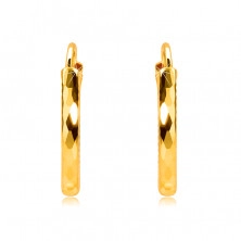 Ohrringe aus 375 Gelbgold – Reifen mit seitlicher Rändelung und Diamantschliff, 12 mm