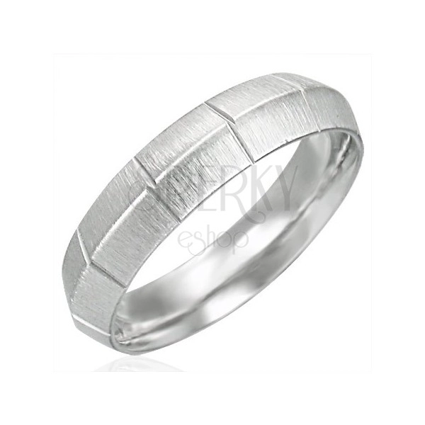 Mattierter Ring für Damen aus Edelstahl mit vertikalen Rillen