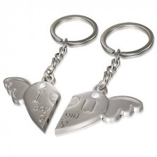 Schlüsselanhänger für Paare - Herz mit Engelsflügel, leicht eingravierte Aufschrift, Zirkone