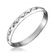 Silberner 925 Ring mit strahlender Oberfläche und X Spuren
